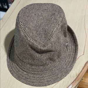Textured Knit Bucket Hat in Black and Cream